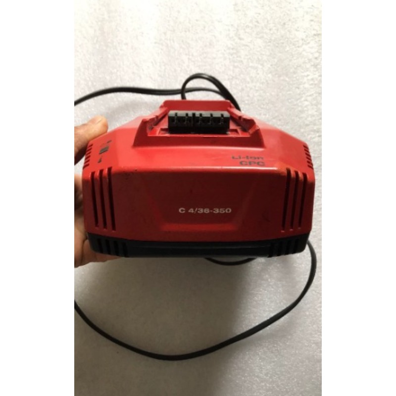 Multi-Voltage Fast Charger C 4 - огляд і ціна Power Tools Toolstation